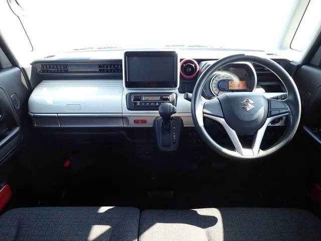 スペーシア（スズキ）の車両写真