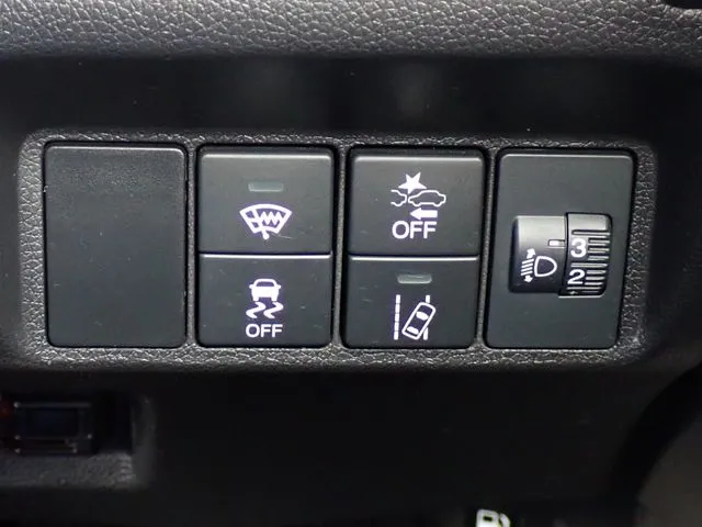 ホンダ　シャトル　ハイブリッド　４ＷＤ