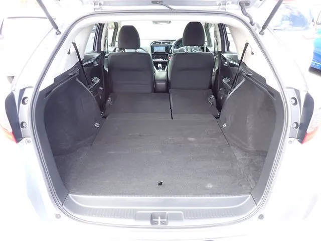 ホンダ　シャトル　ハイブリッド　４ＷＤ