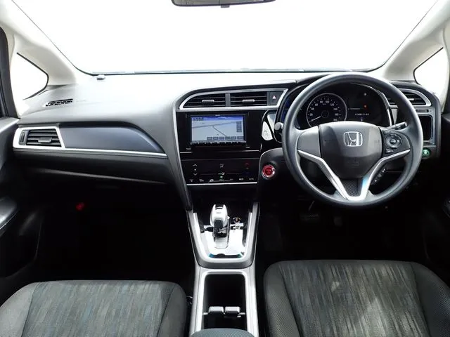 ホンダ　シャトル　ハイブリッド　４ＷＤ
