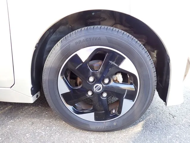 ルークス（ニッサン）の車両写真