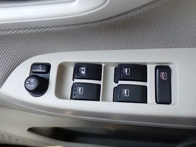 ムーヴ（ダイハツ）の車両写真