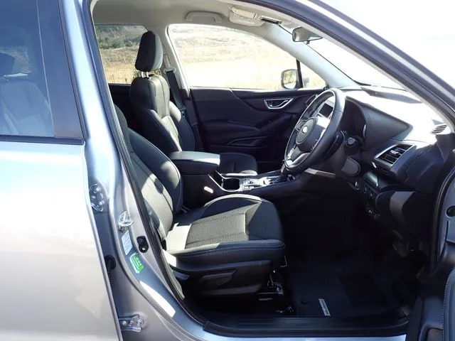 フォレスター（スバル）の車両写真