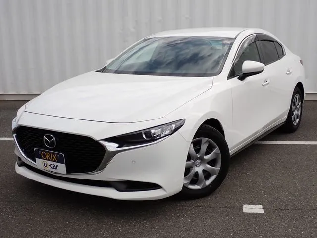 マツダ　ＭＡＺＤＡ３　セダン