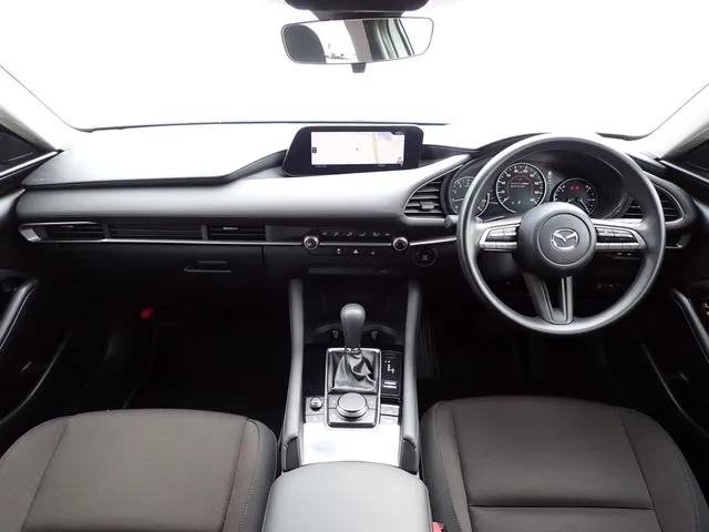 マツダ　ＭＡＺＤＡ３　セダン