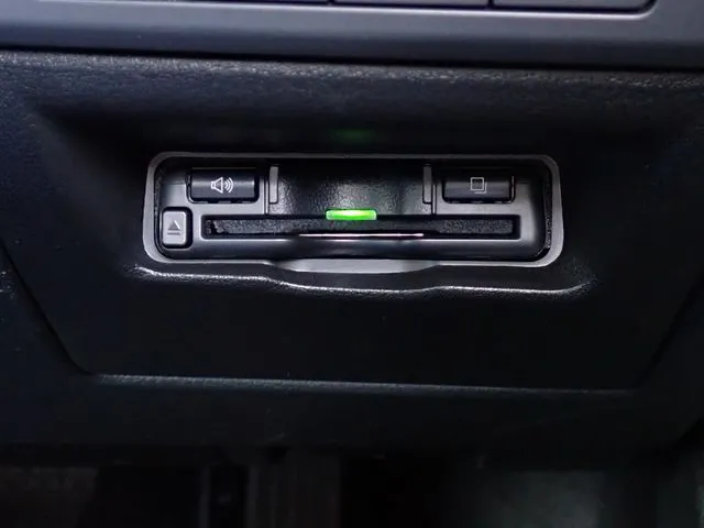 マツダ　ＭＡＺＤＡ３　セダン