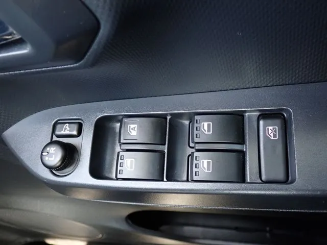 ミラ　イース（ダイハツ）の車両写真