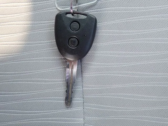 ミラ　イース（ダイハツ）の車両写真