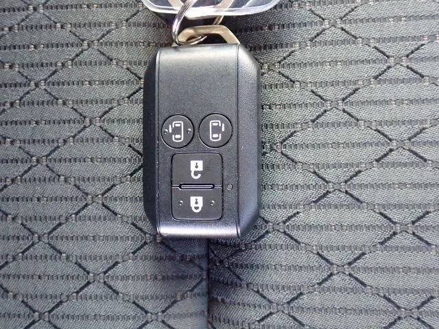 スペーシア　カスタム（スズキ）の車両写真