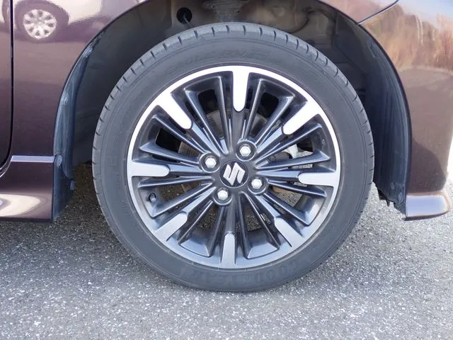 スペーシア　カスタム（スズキ）の車両写真