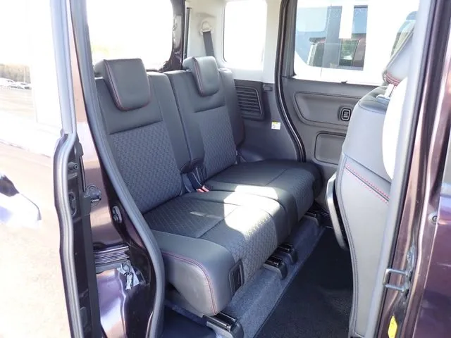 スペーシア　カスタム（スズキ）の車両写真