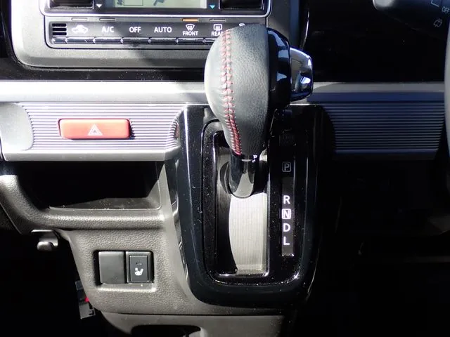 スペーシア　カスタム（スズキ）の車両写真