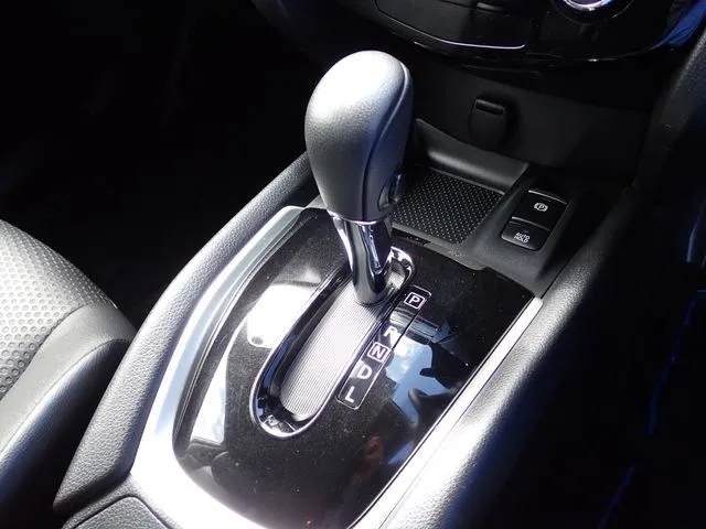 ニッサン エクストレイル ハイブリッド 2WD