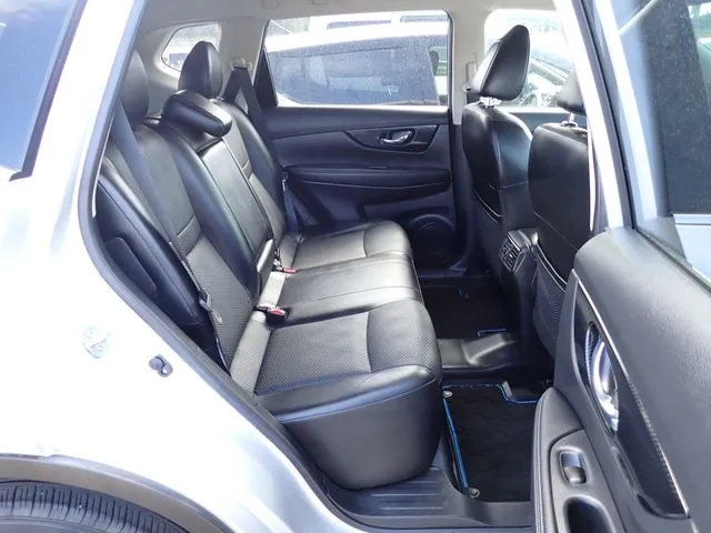 ニッサン エクストレイル ハイブリッド 2WD