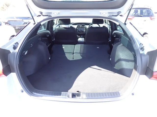 プリウス（トヨタ）の車両写真