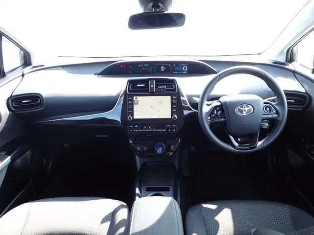 プリウス（トヨタ）の車両写真