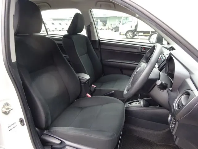 カローラアクシオ（トヨタ）の車両写真