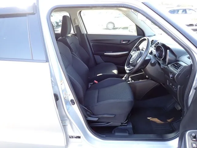 スズキ　スイフト