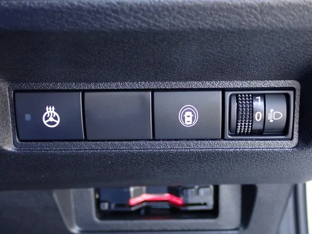 ニッサン　ノート　４ＷＤ