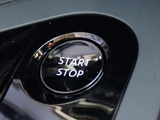 ニッサン　ノート　４ＷＤ