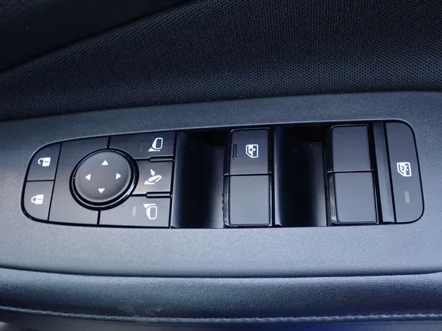 ニッサン　ノート　４ＷＤ