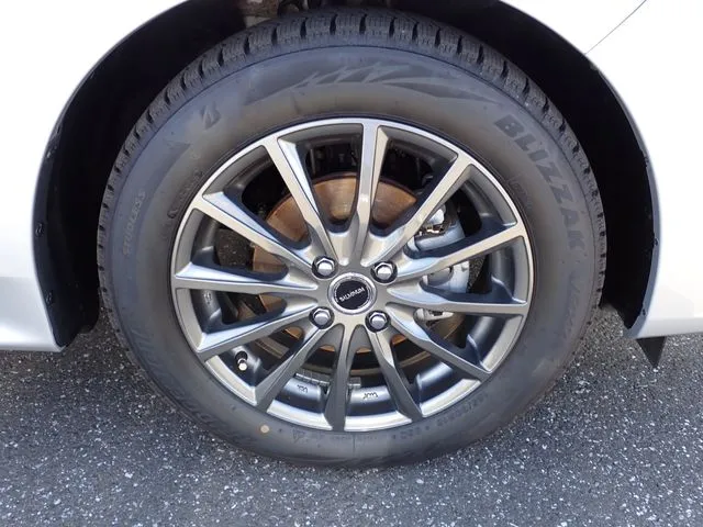 ニッサン　ノート　４ＷＤ