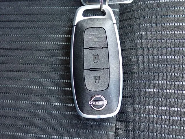 ニッサン　ノート　４ＷＤ