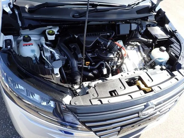 ニッサン　ノート　４ＷＤ