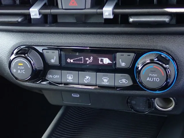 ニッサン　ノート　４ＷＤ