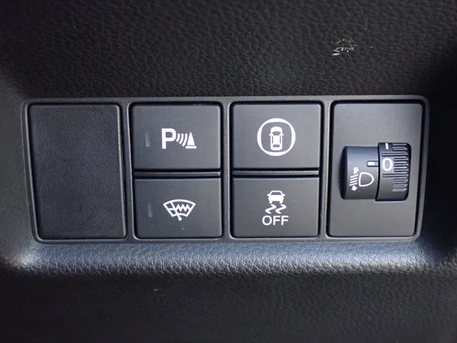 ホンダ　フィット　４ＷＤ