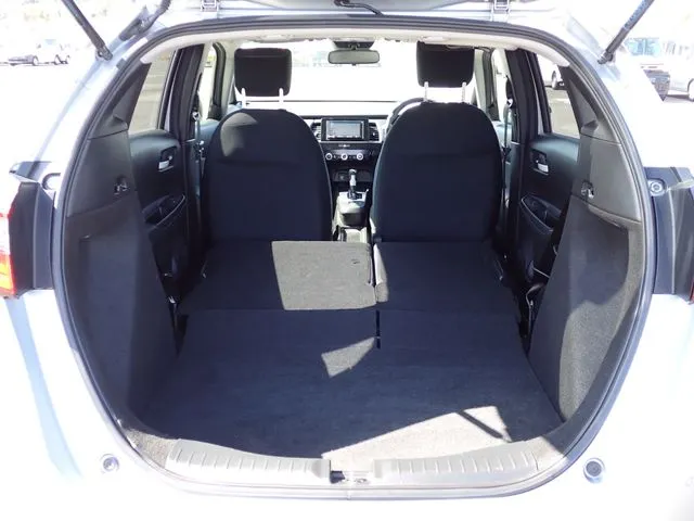 ホンダ　フィット　４ＷＤ