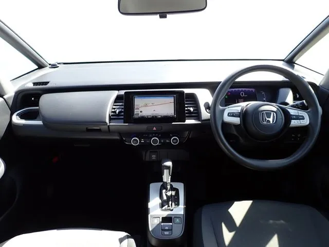 ホンダ　フィット　４ＷＤ
