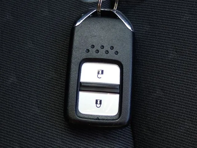 ホンダ　フィット　４ＷＤ