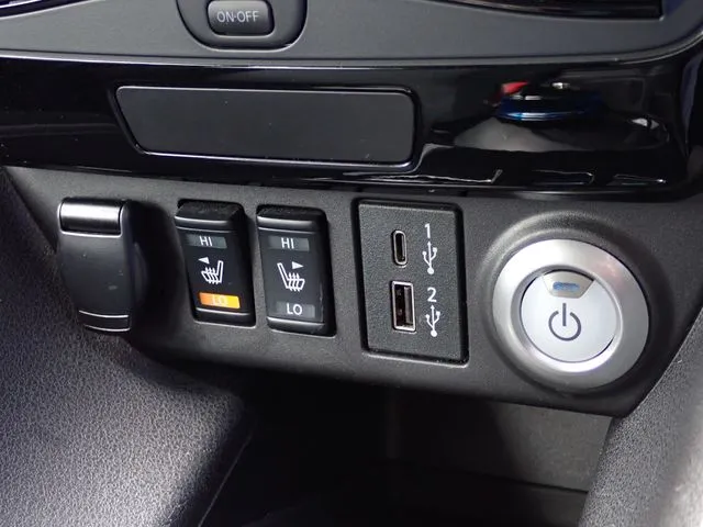 リーフ(ニッサン)の車両写真