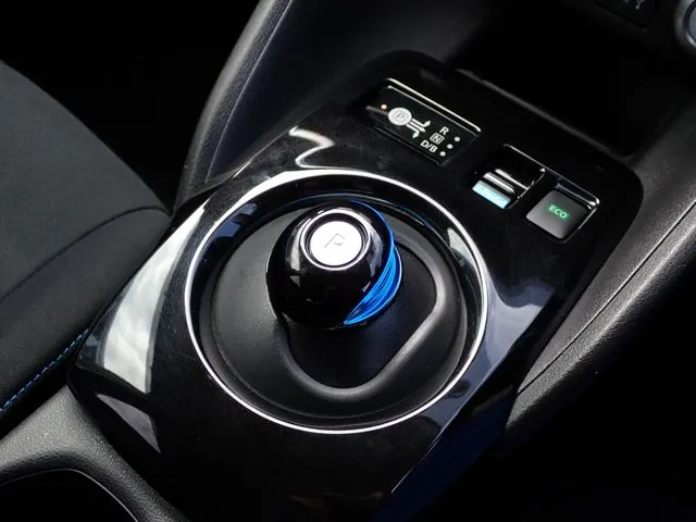 リーフ(ニッサン)の車両写真