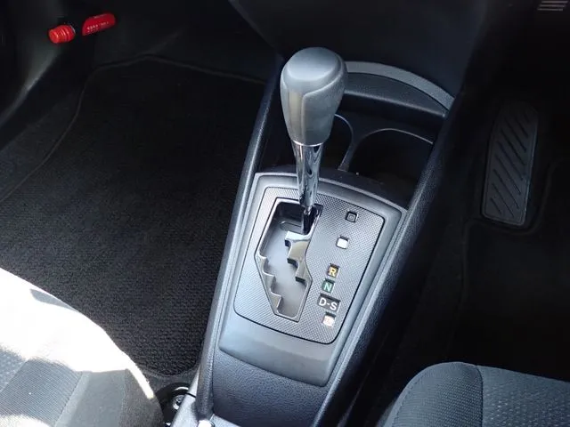 トヨタ　カローラアクシオ　４ＷＤ