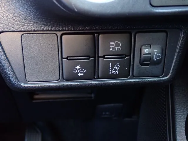 トヨタ　カローラアクシオ　４ＷＤ