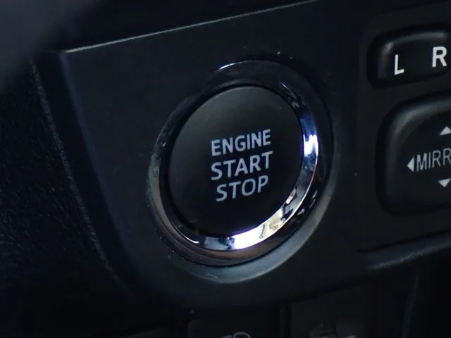 トヨタ　カローラアクシオ　４ＷＤ