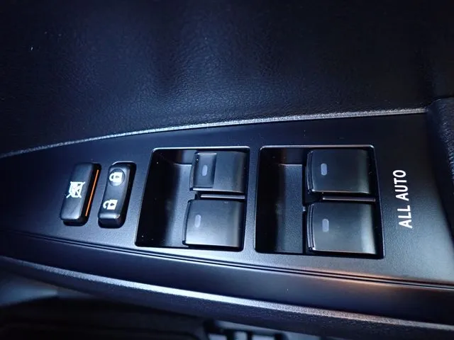 トヨタ　カローラアクシオ　４ＷＤ