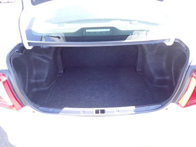 トヨタ　カローラアクシオ　４ＷＤ