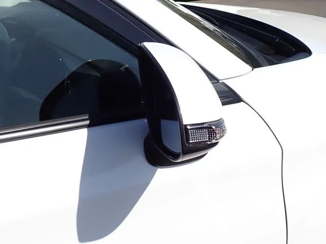 トヨタ　カローラアクシオ　４ＷＤ