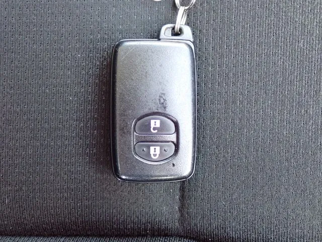 トヨタ　カローラアクシオ　４ＷＤ