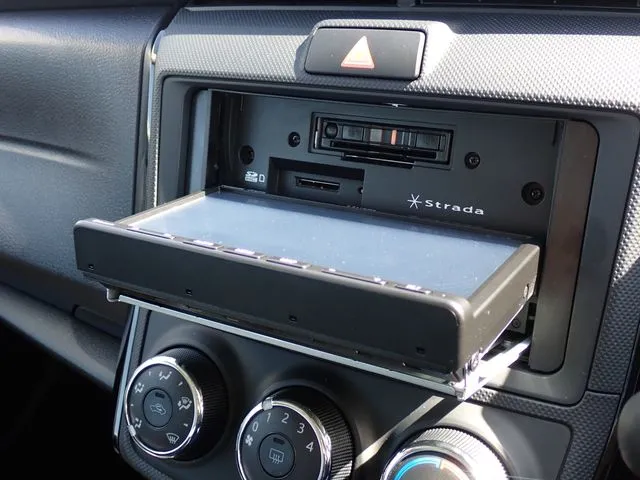 トヨタ　カローラアクシオ　４ＷＤ