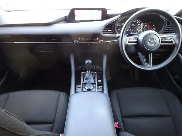 ＭＡＺＤＡ３　セダン（マツダ）の車両写真
