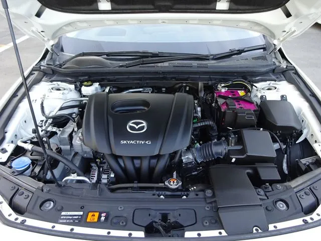 ＭＡＺＤＡ３　セダン（マツダ）の車両写真