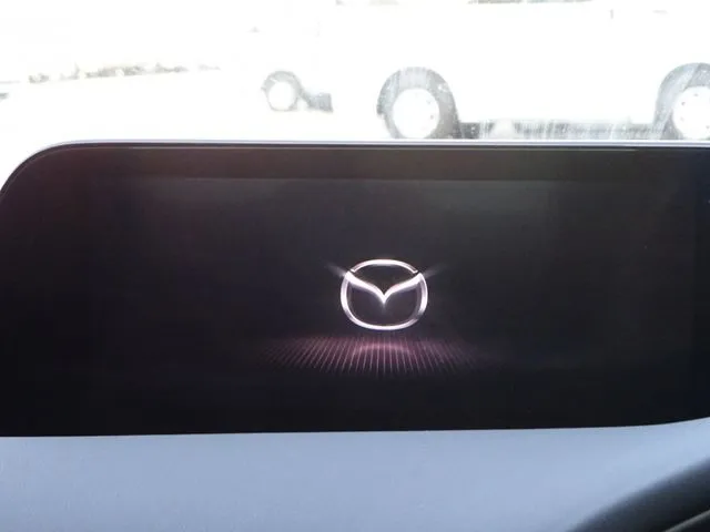 ＭＡＺＤＡ３　セダン（マツダ）の車両写真