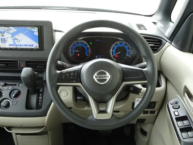 ルークス（ニッサン）の車両写真