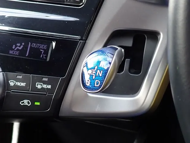 トヨタ プリウス アルファ