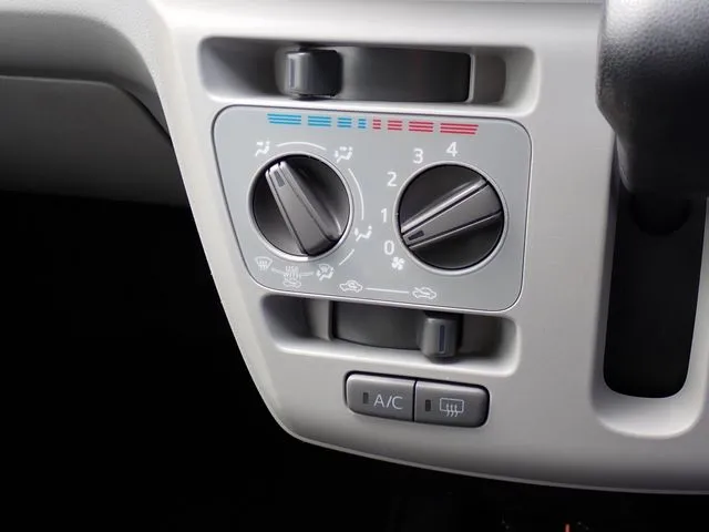 ミラ　イース（ダイハツ）の車両写真