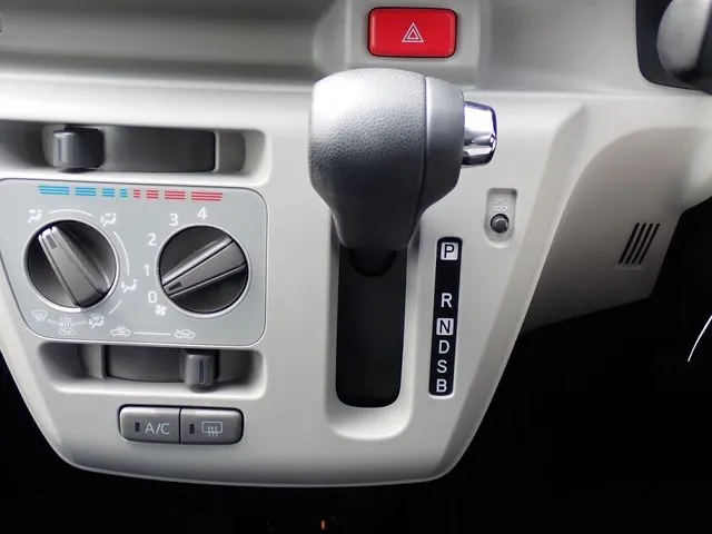 ミラ　イース（ダイハツ）の車両写真